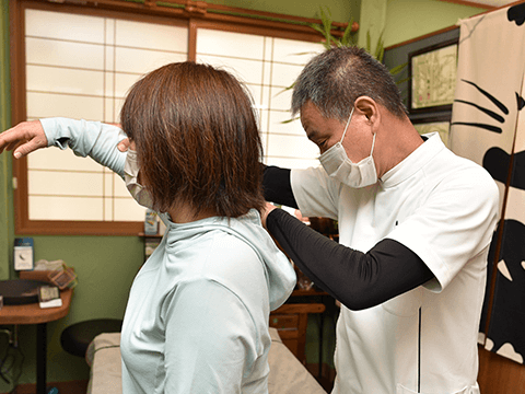 ムチウチやスポーツで痛めた肘